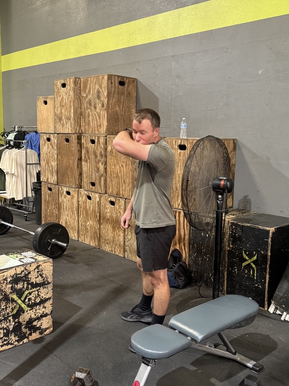 Member catching his breath between rounds