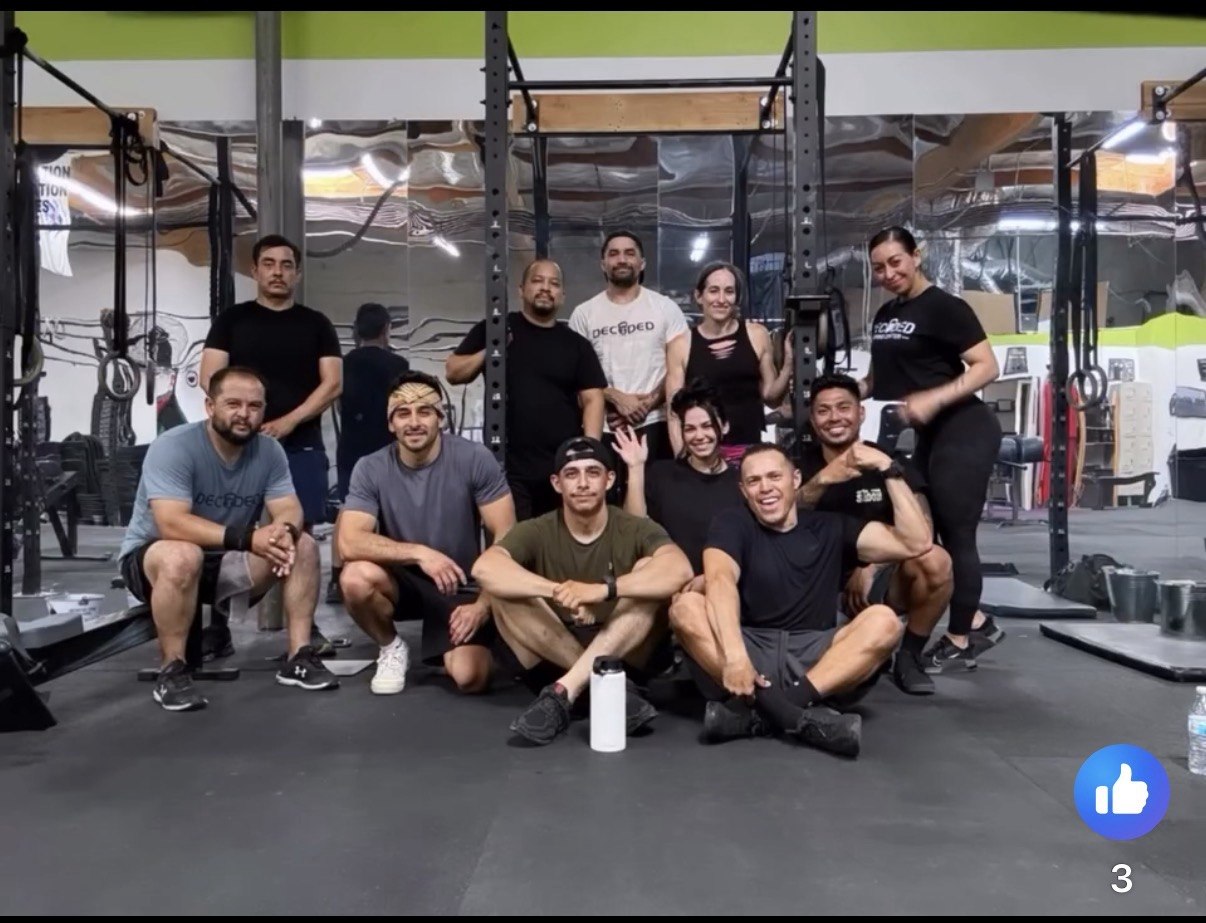 After-class crew photo in front of the mirror
